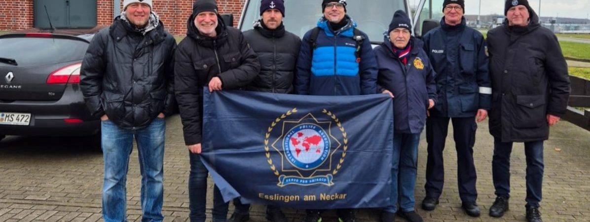 Rostockteam mit Fahne